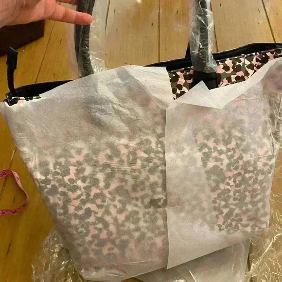 Trina Turk Women's Tote Leopard Adjustable Strap New with tags 13” H x 18” L - Picture 5 of 14